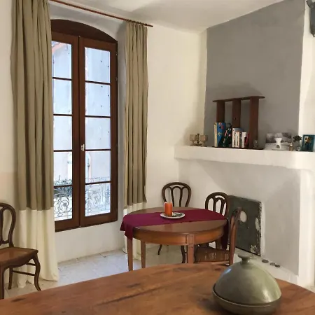 Logis Dans La Catiche De Loutre, Maison Medievale *