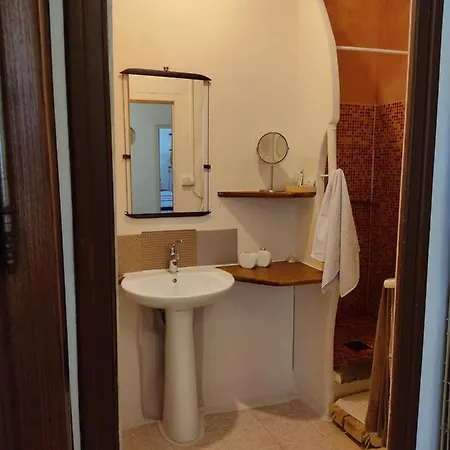Logis Dans La Catiche De Loutre, Maison Medievale Apartment *