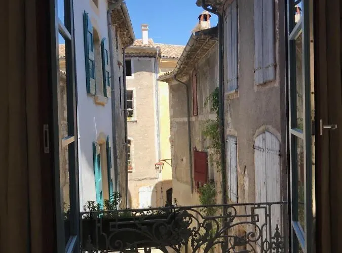 Logis Dans La Catiche De Loutre, Maison Medievale Sauve