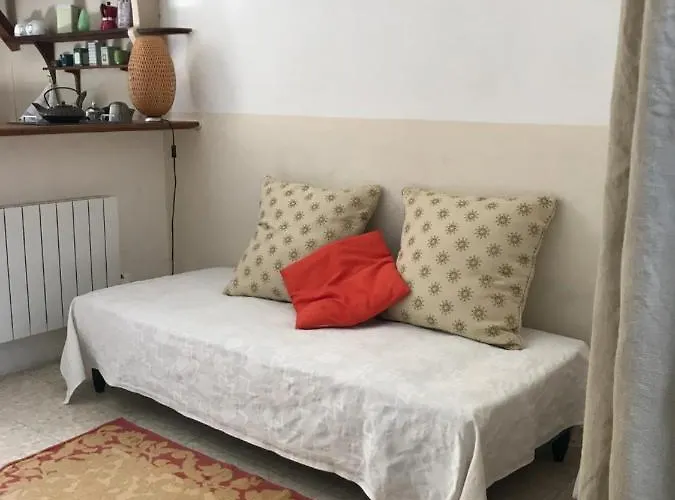 Logis Dans La Catiche De Loutre, Maison Medievale * Sauve